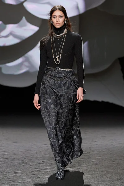 Look 60